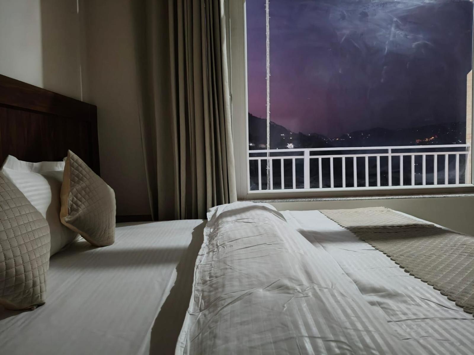 Mountain Shadow Hotel Касаули Екстериор снимка